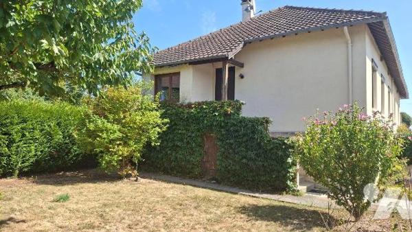 Maison à Vendre à Argentan (61200) d'une superficie approximative de 82 m² se situe sur un terr...