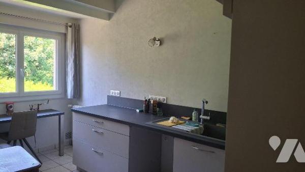 Maison à Vendre à Argentan (61200) d'une superficie approximative de 82 m² se situe sur un terr...