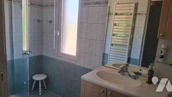 Maison à Vendre à Argentan (61200) d'une superficie approximative de 82 m² se situe sur un terr...