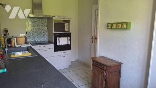 Maison à Vendre à Argentan (61200) d'une superficie approximative de 82 m² se situe sur un terr...