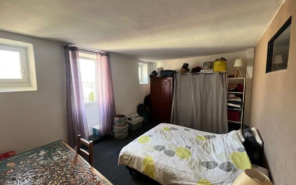 Maison à vendre    7 pièces •  Vallon-Pont-d'Arc