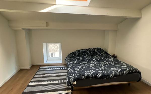 Maison à vendre    7 pièces •  Vallon-Pont-d'Arc