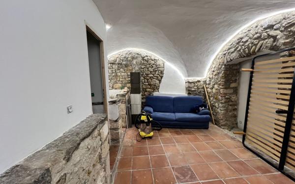 Maison à vendre    7 pièces •  Vallon-Pont-d'Arc