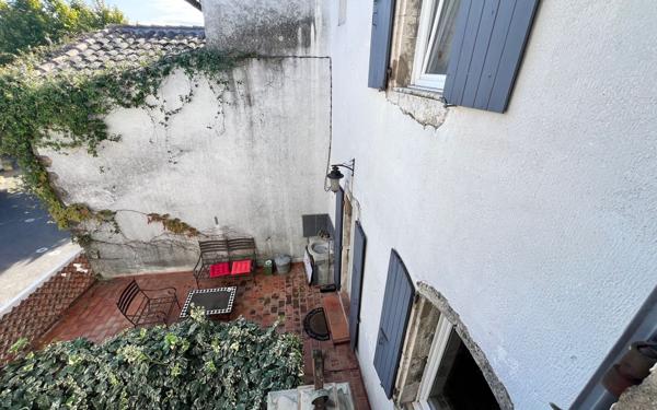 Maison à vendre    7 pièces •  Vallon-Pont-d'Arc