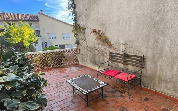 Maison à vendre    7 pièces •  Vallon-Pont-d'Arc