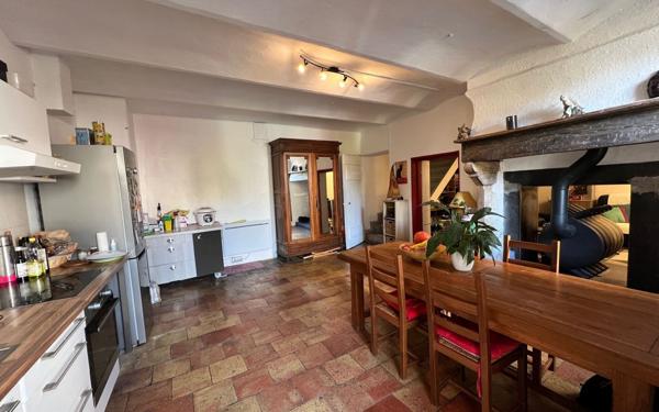 Maison à vendre    7 pièces •  Vallon-Pont-d'Arc