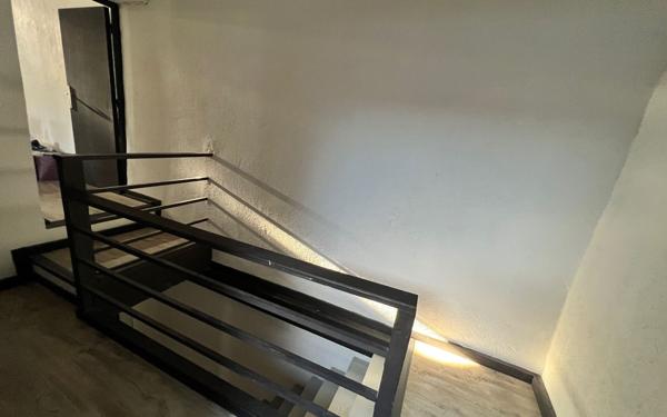 Maison à vendre    7 pièces •  Vallon-Pont-d'Arc