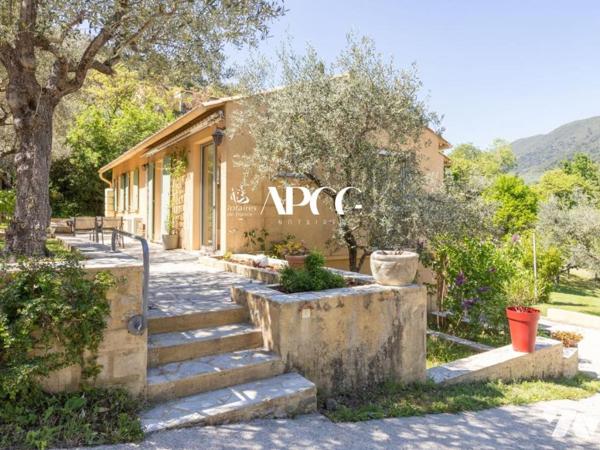 VILLA AVEC TERRAIN A NYONS