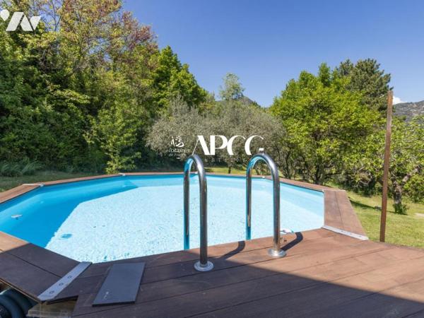 VILLA AVEC TERRAIN A NYONS