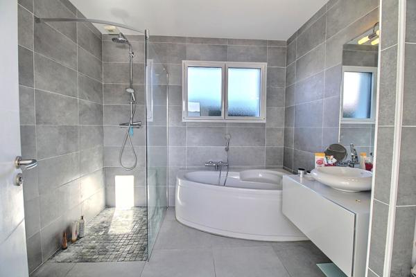 Maison contemporaine 130 m² Tosse, au calme, 4 chambres, garage, piscine