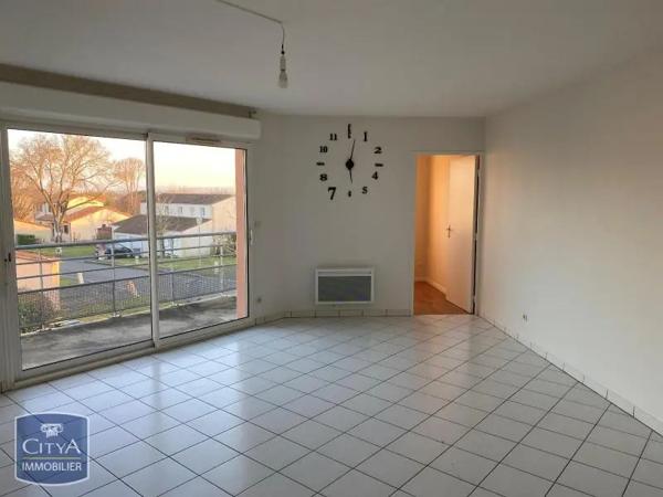 Appartement à louer 2 pièces 54.05m² Exireuil (79400)