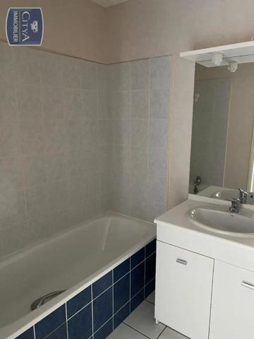 Appartement à louer 2 pièces 54.05m² Exireuil (79400)