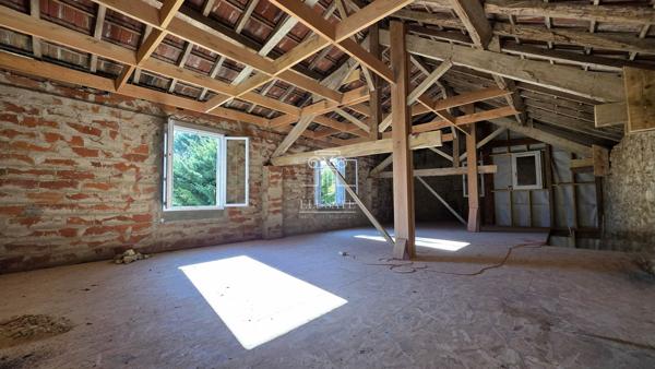 MAISON AVEC JARDIN A AMENAGER, PROCHE DES COMMODITES