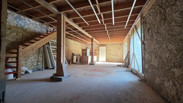 MAISON AVEC JARDIN A AMENAGER, PROCHE DES COMMODITES