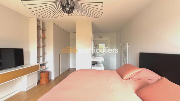 Vente
                Villa230 m² - 8 Pièces -
                    LE BOUSCAT (33110)