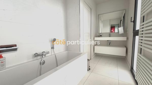 Vente
                Villa230 m² - 8 Pièces -
                    LE BOUSCAT (33110)