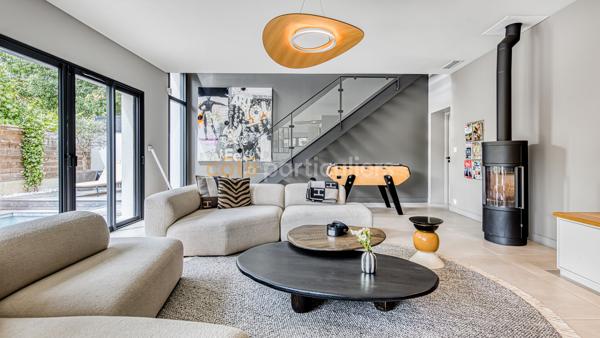 Vente
                Villa230 m² - 8 Pièces -
                    LE BOUSCAT (33110)