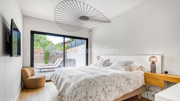 Vente
                Villa230 m² - 8 Pièces -
                    LE BOUSCAT (33110)