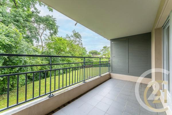 Appartement F5 à vendre  4 pièces - 93 m 2   FRANCHEVILLE  - 69
