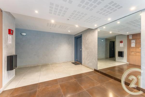 Appartement F5 à vendre  4 pièces - 93 m 2   FRANCHEVILLE  - 69