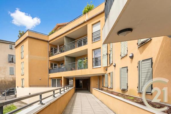 Appartement F5 à vendre  4 pièces - 93 m 2   FRANCHEVILLE  - 69