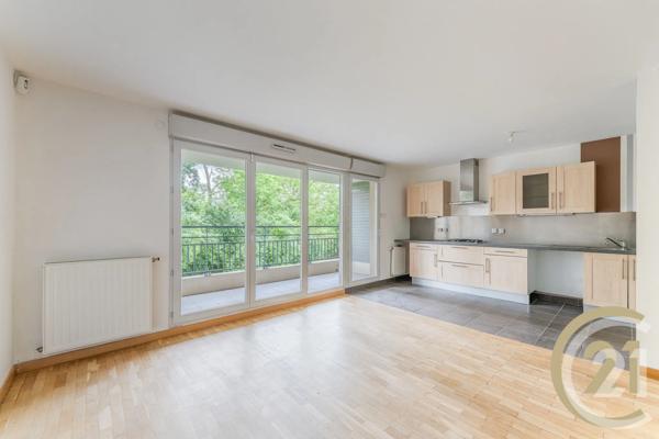 Appartement F5 à vendre  4 pièces - 93 m 2   FRANCHEVILLE  - 69