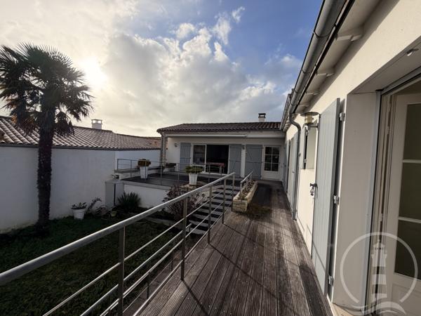 Centre village avec jardin et garage