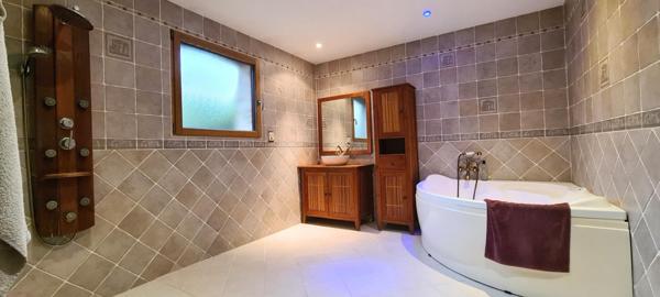 Pavillon semi plain-pied d'exception à Delettes