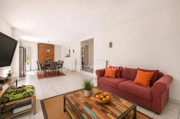 Maison familiale atypique de 170 m² avec jardin, terrasse et garage double – Collonges-au-Mont-d'Or