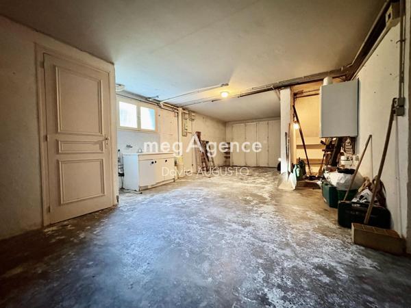 Maison à LA TOUR-DE-SALVAGNY, 69890 - 6 pièces 130m²