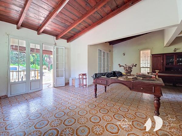 Petit-Bourg – Maison à rénover avec fort potentiel sur terrain constructible de 2 312 m²