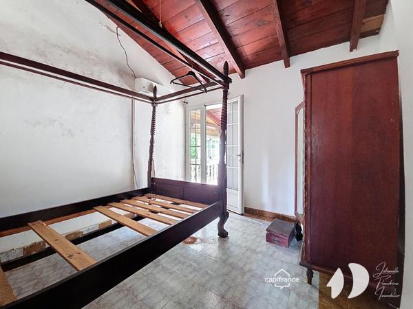 Petit-Bourg – Maison à rénover avec fort potentiel sur terrain constructible de 2 312 m²