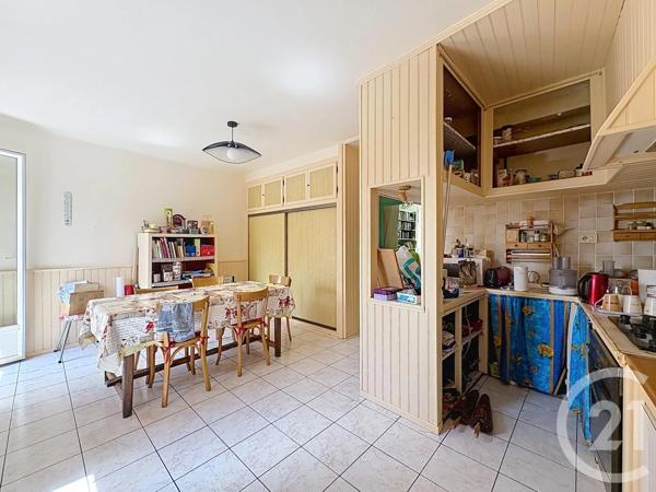 Maison à vendre  6 pièces - 153,40 m 2   ARLES SUR TECH  - 66