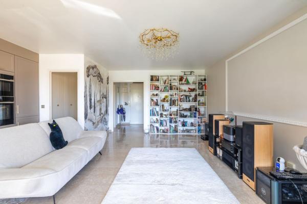 Opportunité RARE à Mandelieu , Villa à proximité immédiate du centre !