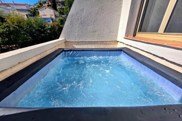 Opportunité RARE à Mandelieu , Villa à proximité immédiate du centre !