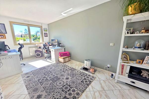 Opportunité RARE à Mandelieu , Villa à proximité immédiate du centre !