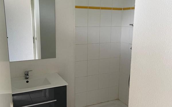 Appartement à vendre    1 pièce • 21,92 m2 Les Abymes