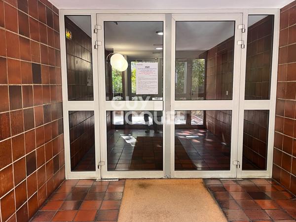 Emplacement de voiture double