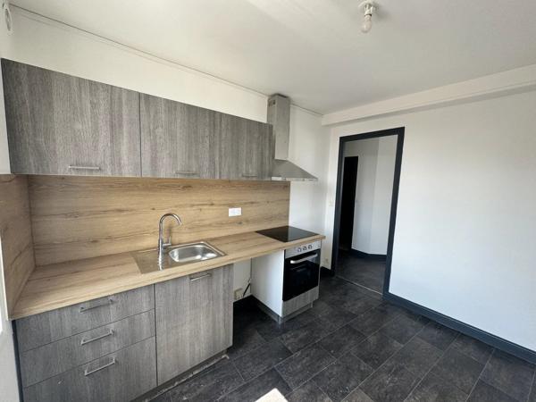 Location                                                      Appartement
                        
                     3 pièces                      55 m2                     à Saint-Quentin