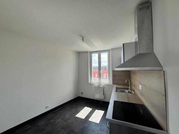 Location                                                      Appartement
                        
                     3 pièces                      55 m2                     à Saint-Quentin