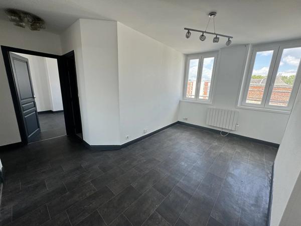 Location                                                      Appartement
                        
                     3 pièces                      55 m2                     à Saint-Quentin