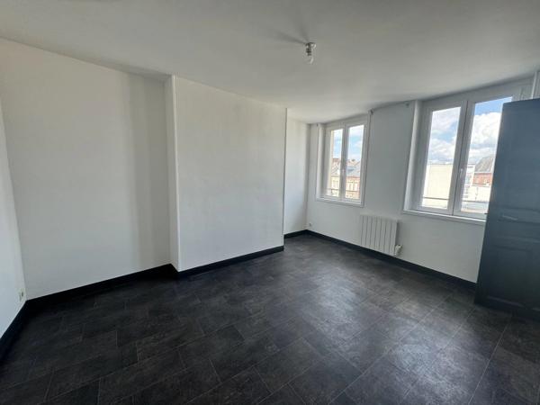 Location                                                      Appartement
                        
                     3 pièces                      55 m2                     à Saint-Quentin