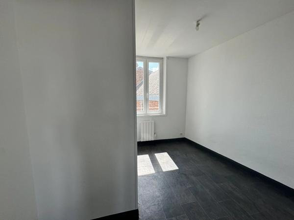 Location                                                      Appartement
                        
                     3 pièces                      55 m2                     à Saint-Quentin