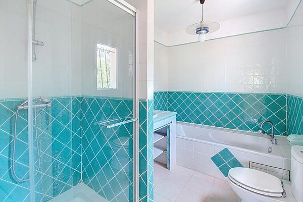 A VENDRE DRAGUIGNAN- Maison spacieuse avec PISCINE et terrain clos et arboré de 4000m² - Un véritable coup de coeur !