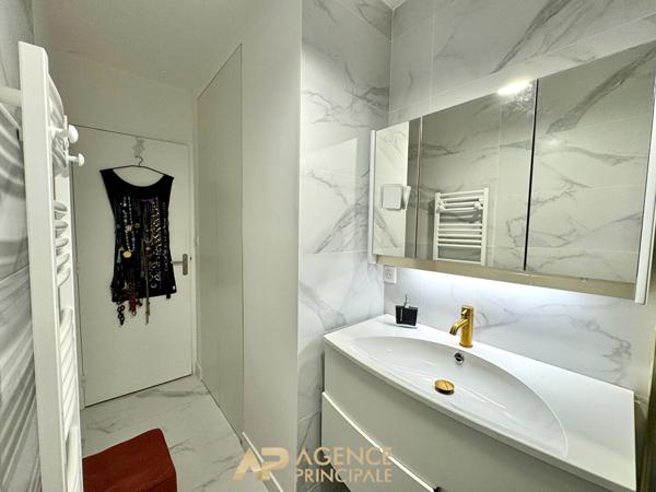 Appartement - T3 - 2 chambres - La Rochelle secteur Médiathèque (Ville en Bois) 498 750 € **  - Référence  JH735D4