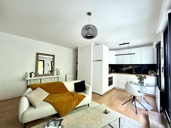 Appartement - T3 - 2 chambres - La Rochelle secteur Médiathèque (Ville en Bois) 498 750 € **  - Référence  JH735D4