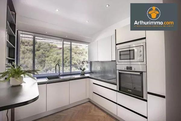 Vente                                                      Appartement
                        
                     3 pièces                      70 m2                     à Ajaccio