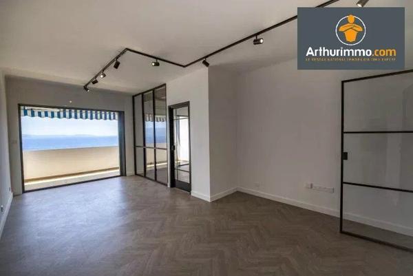 Vente                                                      Appartement
                        
                     3 pièces                      70 m2                     à Ajaccio