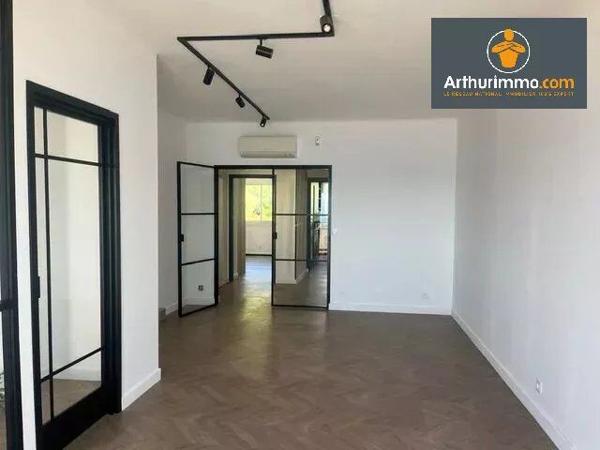 Vente                                                      Appartement
                        
                     3 pièces                      70 m2                     à Ajaccio