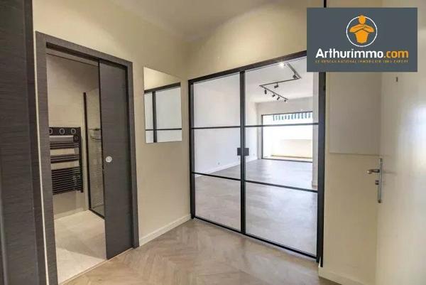 Vente                                                      Appartement
                        
                     3 pièces                      70 m2                     à Ajaccio